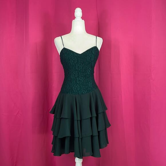 Vintage 80s Union emerald green lace and chiffon ruffle cocktail party dress, 8 - Picture 1 of 10